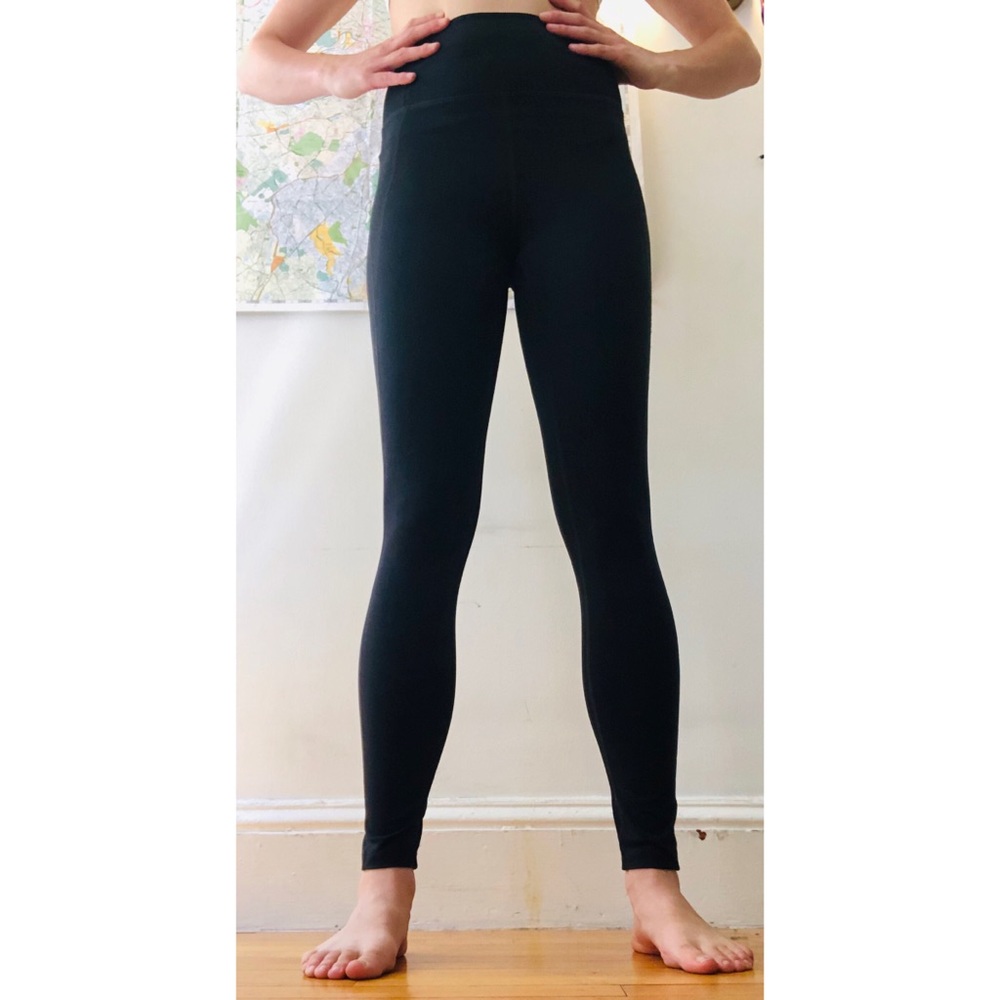 High-waisted black leggings